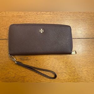 Tory Burch Robinson Continental Wallet EUC
